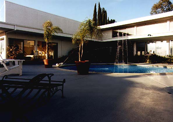 view of house from the swimming pool